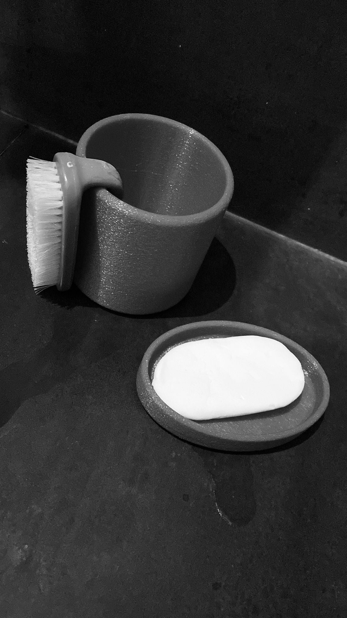 Conjunto de Casa de Banho – Saboneteira e Copo Minimalista 🧼